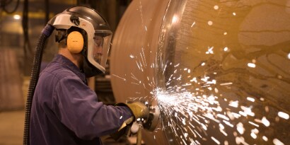 Weld Grinding Application with 3M Silver
