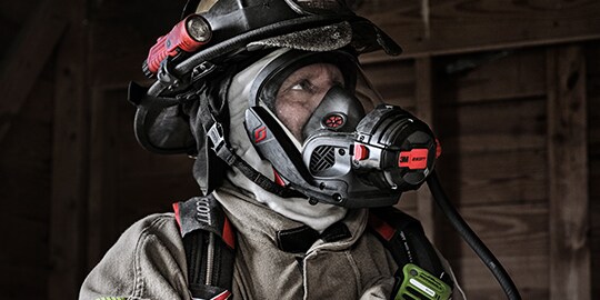 Close up of firefighter wearing Vision C5 facepiece
