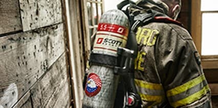 backside view of a SCBA and the cylinder on a firefighter
