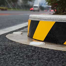 Shanghai street corner markings