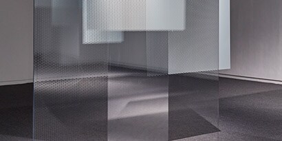 3M™Fasara™ film applied on the panels of a meeting room 
