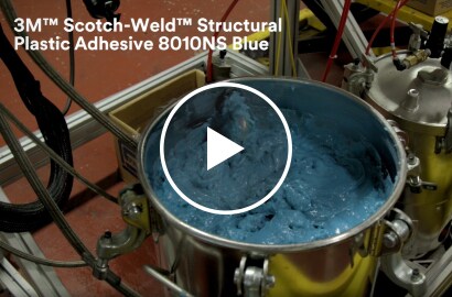 Video still of 3M&trade; Scotch-Weld&trade; Structural Plastic Adhesive 8010NS Blue in a dispenser