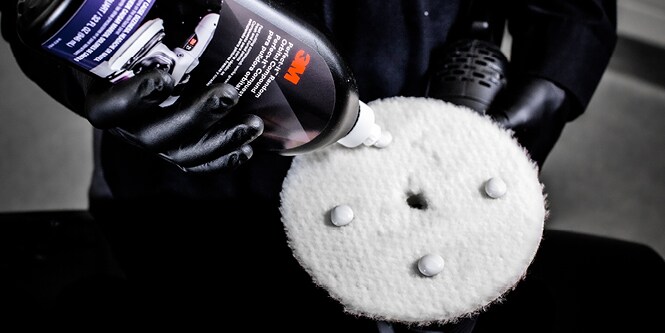 A technician applies 3M™ Perfect-It™ Random Orbital Compound to a pad.  Video ID (Optional):
